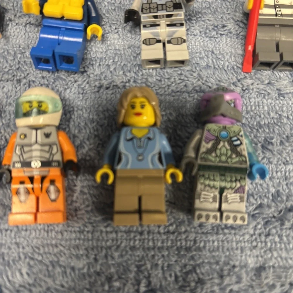 LEGO Collectible Minifigure Assortment‎ Bulk Lot of 25 needs parts